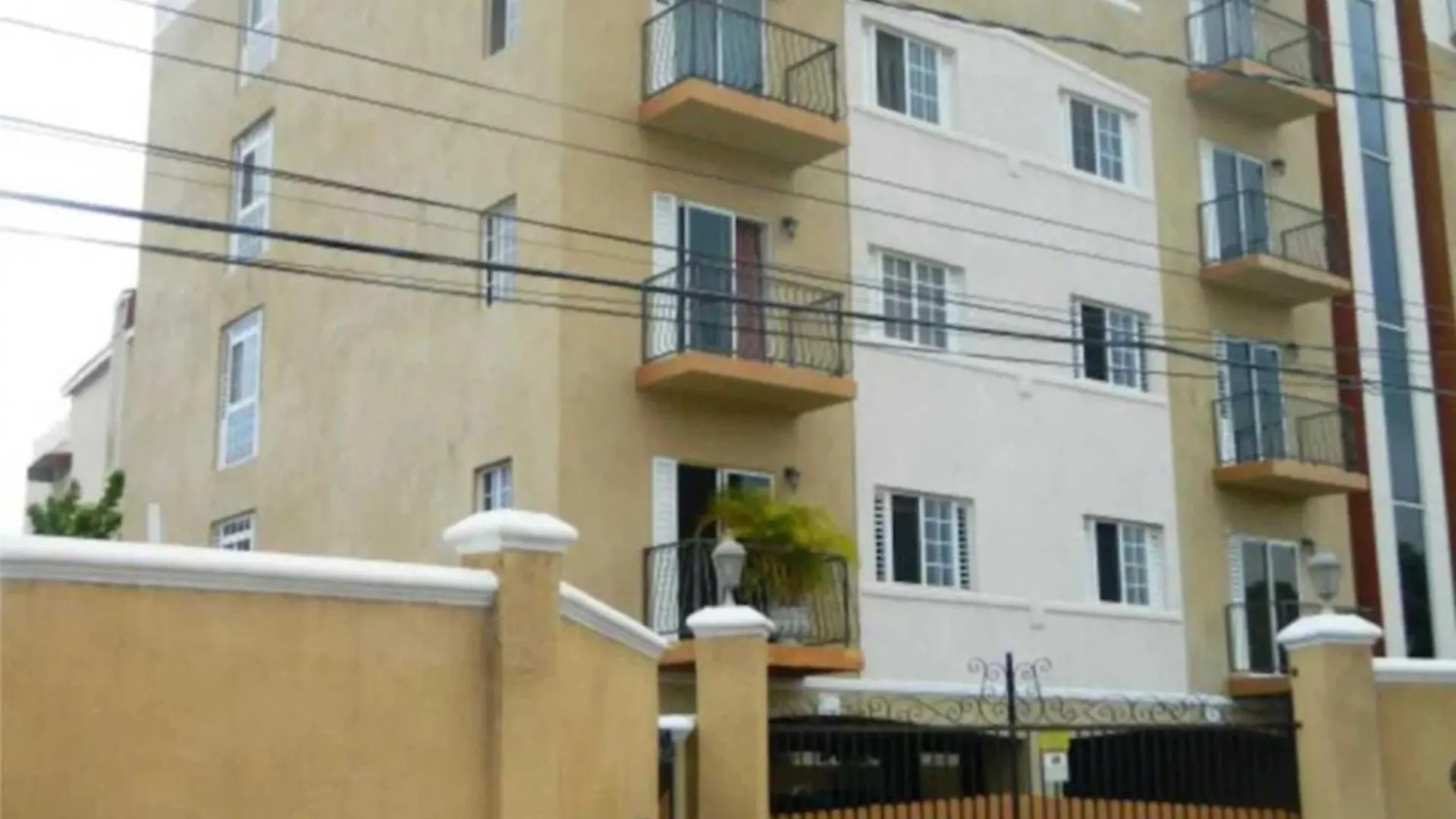 Lägenhet Serenity At Kensington New Kingston